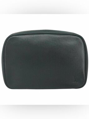 LOUIS VUITTON
Taiga Trousse Toilette GM Clutch Bag Black
